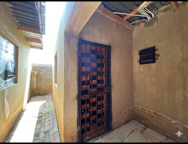 4 BEDROOM HOUSE FOR SALE IN SEBOKENG ZONE 3